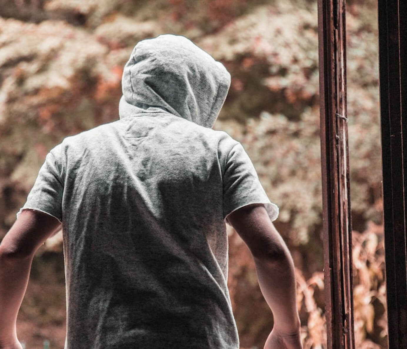 Hombre misterioso robando